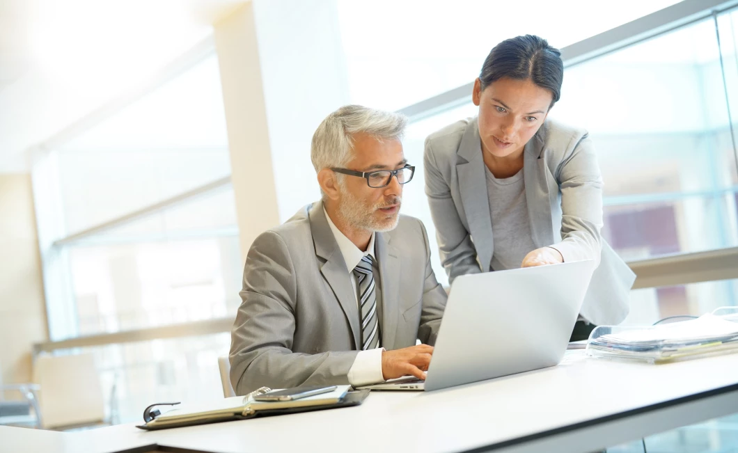 Mature-man-with-female-coworker