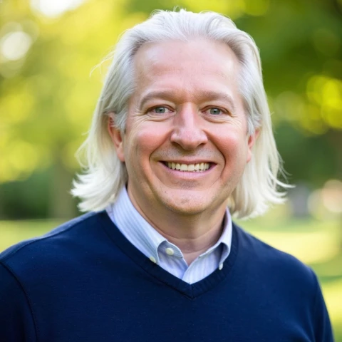 Adam-Bloomberg_3x2_2408