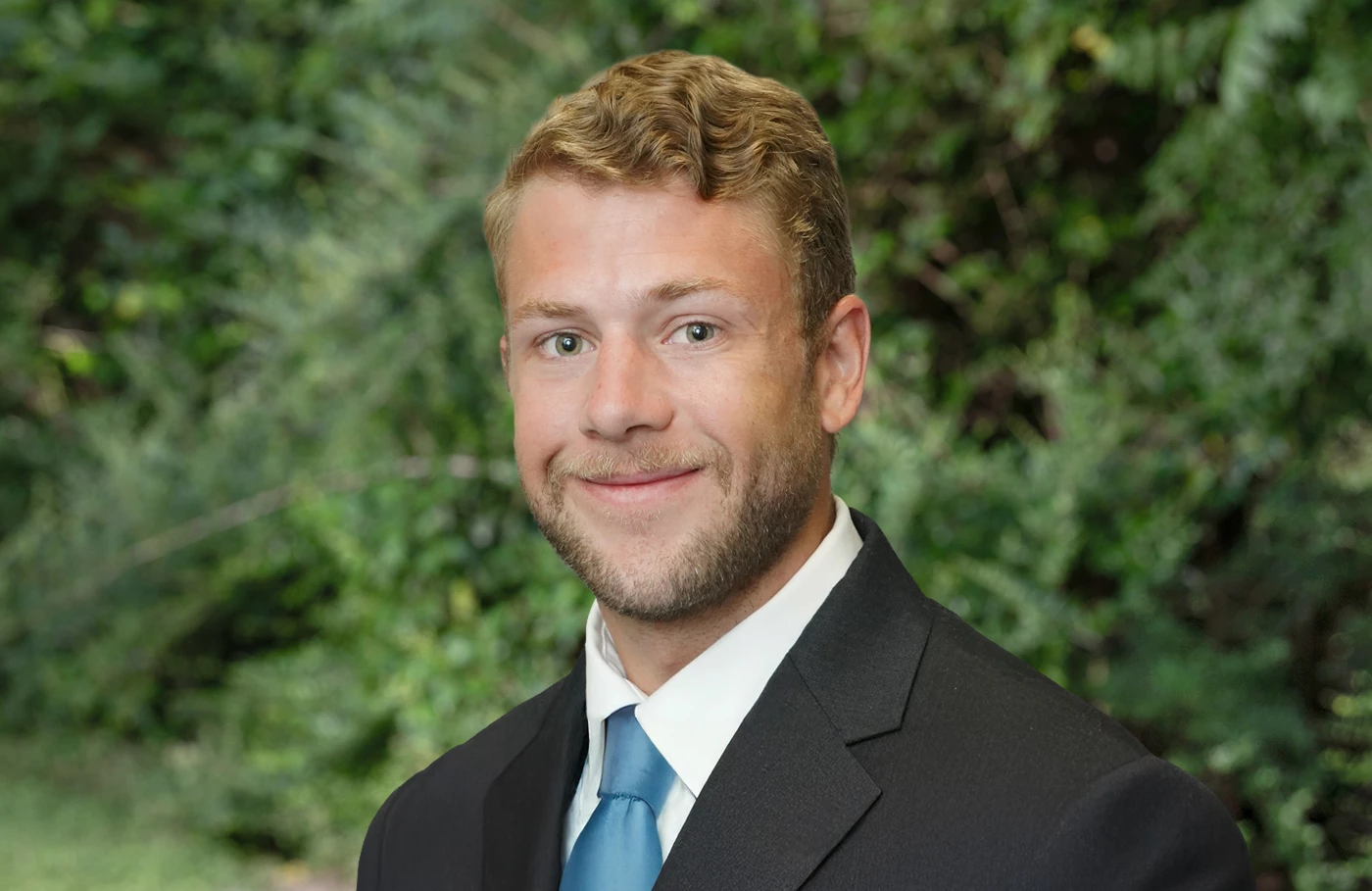 Kyle-Rawn-Drk-Grn-BG_3x2