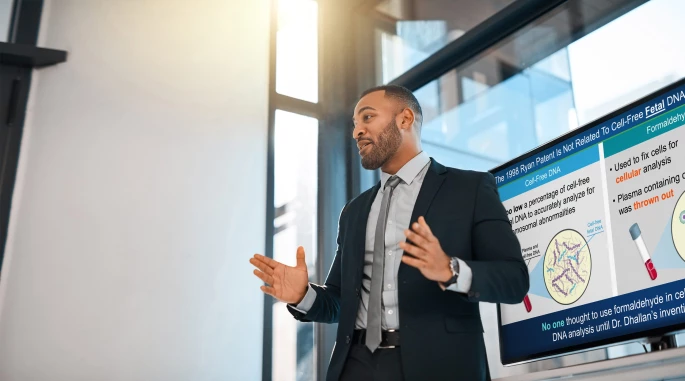 presenter-with-infographic_2301-scaled