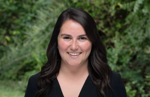 Lindsay-Kroll-Drk-Grn-BG_3x2