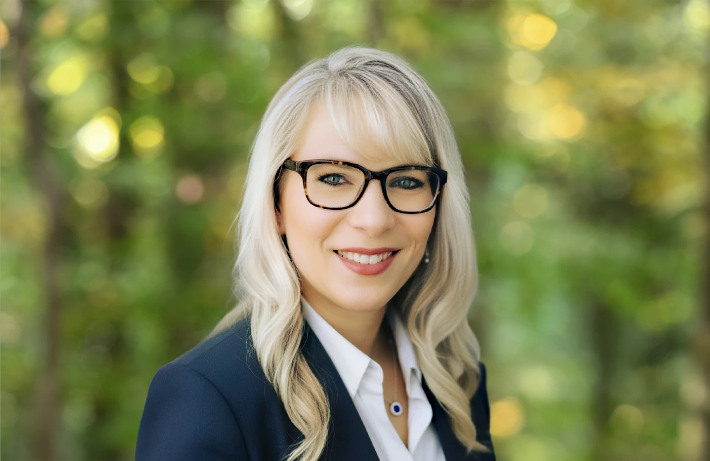 Valerie-Lewelling-Background_3x2